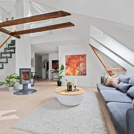 Nydelig Toppleilighet Med Terrasse Midt I Sentrum Apartman