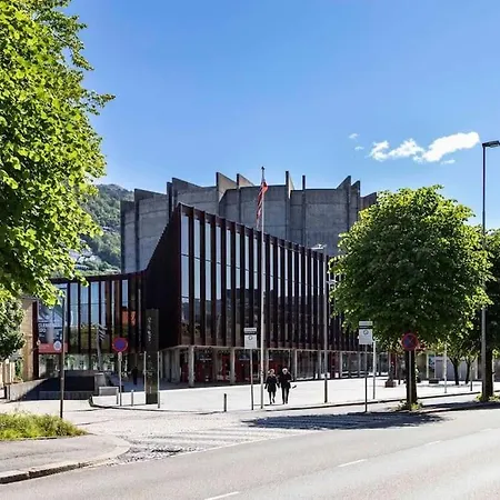 Nydelig Toppleilighet Med Terrasse Midt I Sentrum *