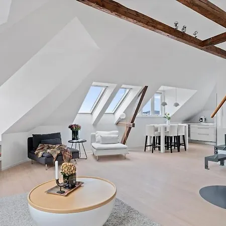 Nydelig Toppleilighet Med Terrasse Midt I Sentrum Apartman